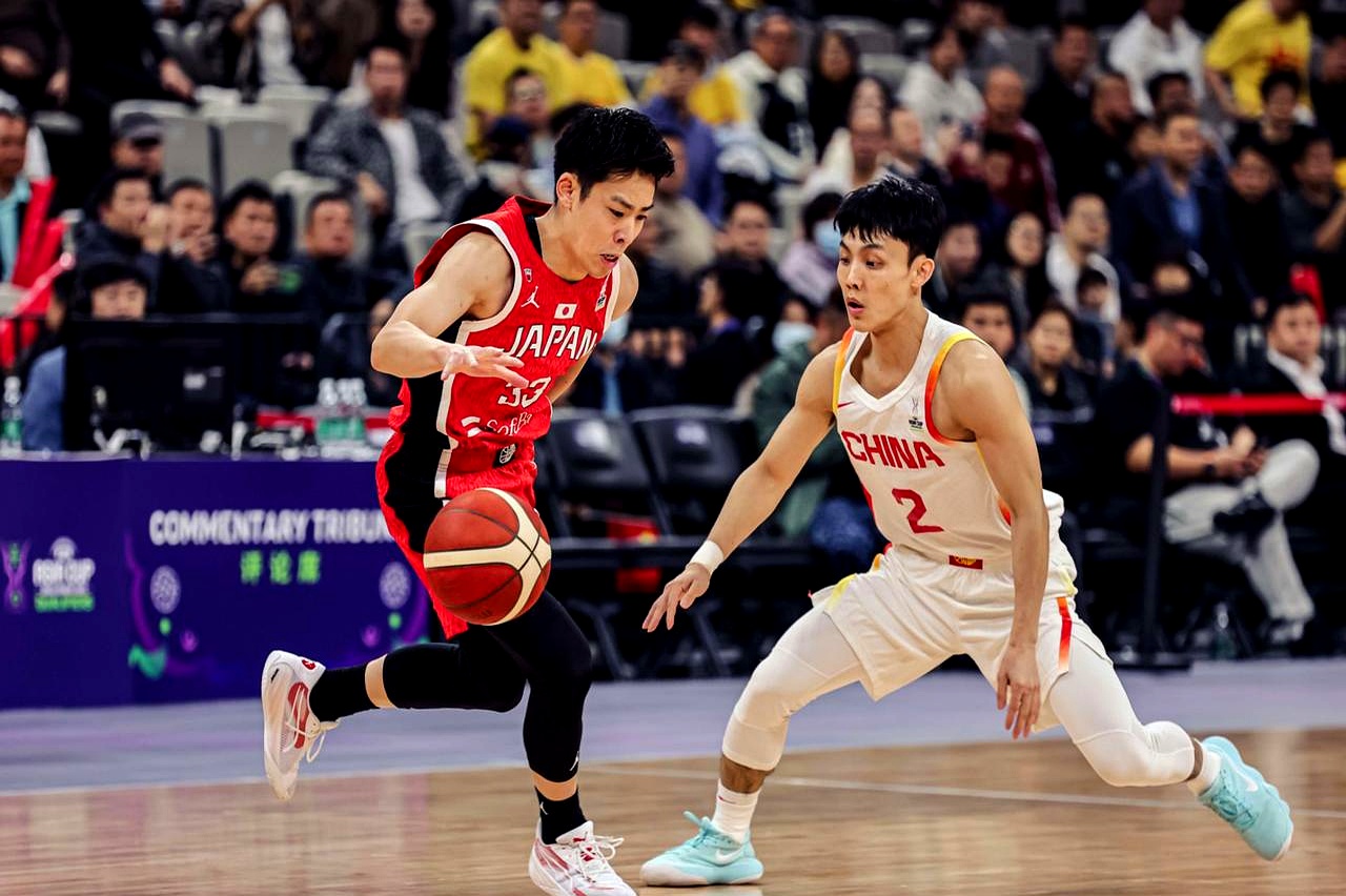 包含赛后深圳男篮绝杀压哨：社区盾节点到来，引发热议，临场指挥获称赞的词条