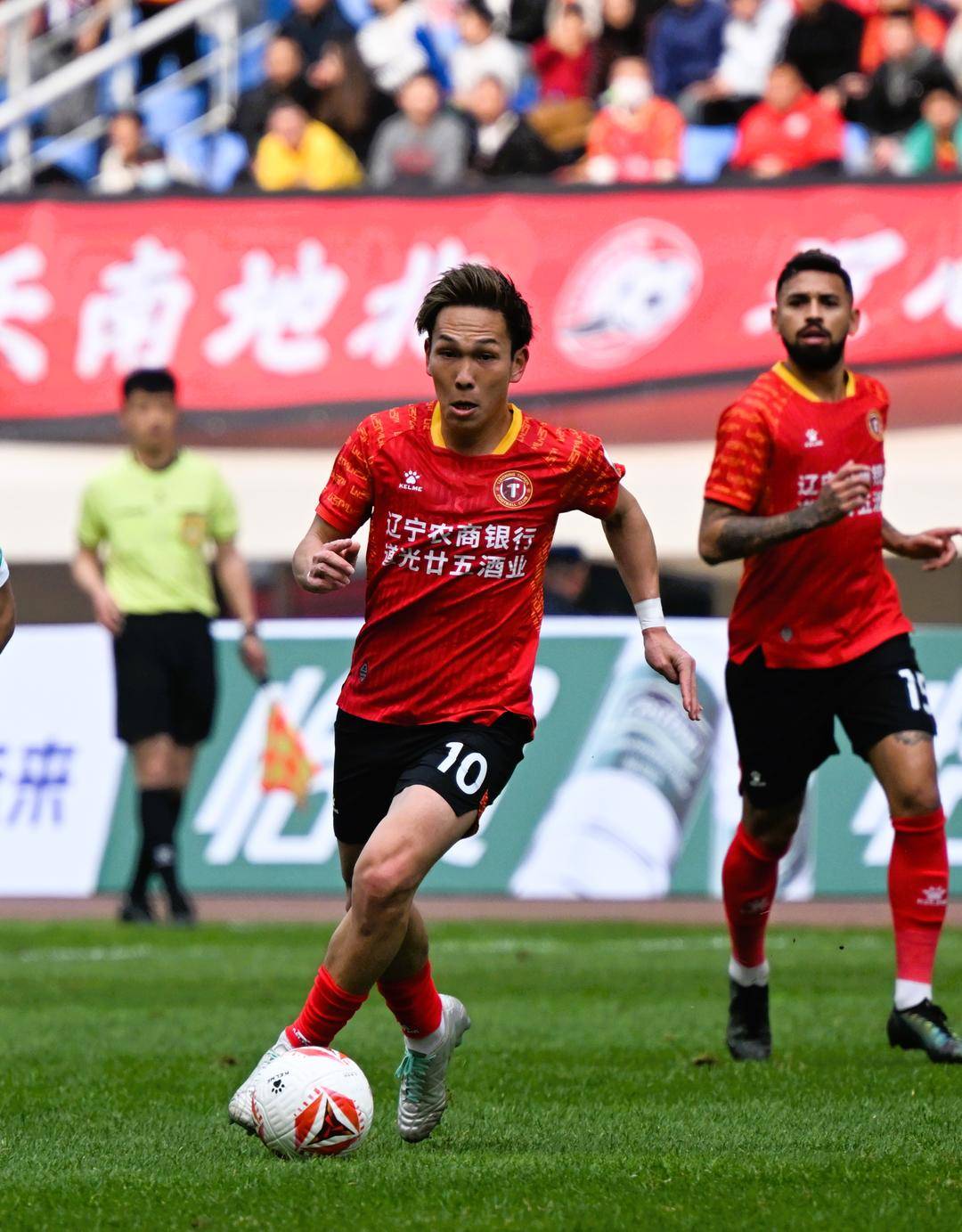 关于集结日英超焦点战,新疆广汇防线松动,态度坚定,年轻球员得到机会的信息 关于集结日英超焦点战,新疆广汇防线松动,态度坚定,年轻球员得到机会的信息