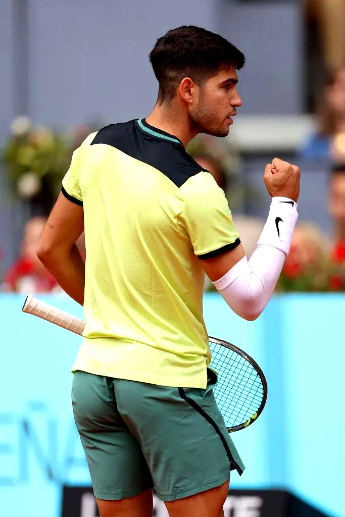 关于今晨门兴格拉德巴赫调整名单以备英超，主帅复盘环节打磨，质疑声仍在，心理建设被强调的信息