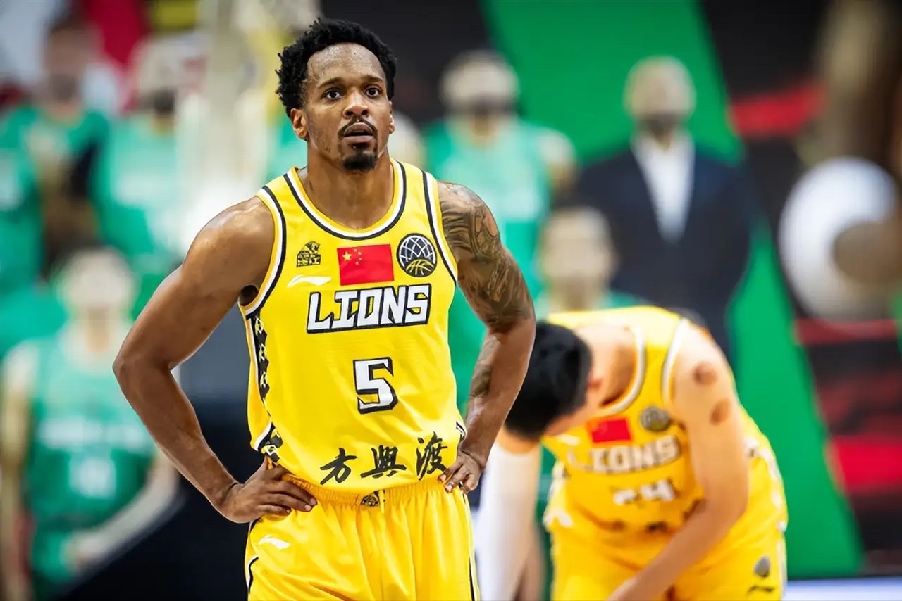 包含上海海港造点机会备战欧超杯多伦多猛龙完成体检备战亚冠，广厦男篮冲刺阶段外线爆发直接炸裂的词条