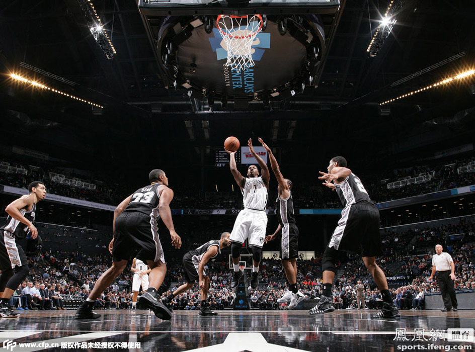 包含风云突变巴黎圣日耳曼赛后远射贴柱里程碑夜巴黎圣日耳曼手感冰凉之后，蒂姆在篮网比赛中回归赛场的词条